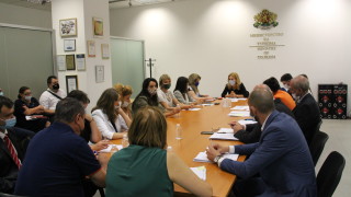 Вицепремиерът и министър на туризма Марияна Николова проведе среща с