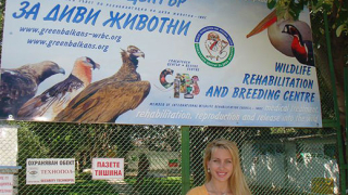 „Мис България  2009” Антония Петрова си осинови соколче