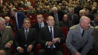 Президентът Румен Радев поздрави военнослужещите за празника Сухопътните войски и