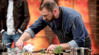 Chef Андре Токев дава майсторски урок за пиле „ballotine”