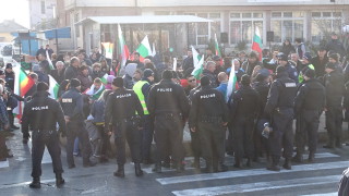 Протестиращи в Кресна блокираха Е-79