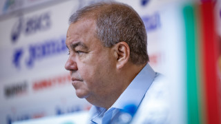 Босът на Локомотив София Веселин Стоянов говори на пресконференцията при
