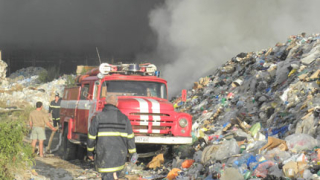 Незагасена цигара запалила склада край Дупница