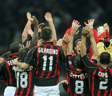 Шампиoнска лига: Милан - Манчестър Юнайтед 3:0