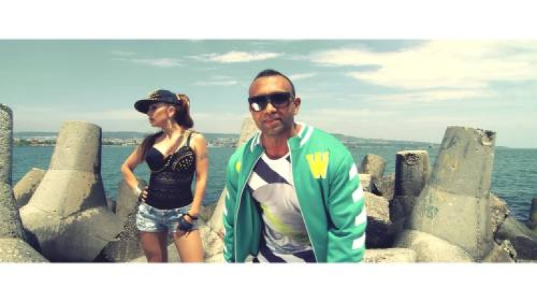 Рапърът Flex: Бръмчалките искат да се снимат в клип и да бъдат с богати мъже