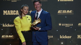 Полският нападател на Барселона Роберт Левандовски получи днес в испанския