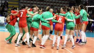 Българските волейболистки изиграха шампионско хоро след победата си в столицата