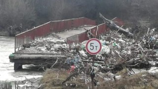 Алармираха за замърсяване с отпадъци около моста свързващ селата Ямен