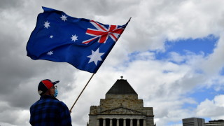 Австралия ще облекчи значително забраните за влизане на чужденци в