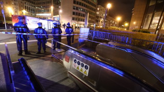 Нападение с нож в центъра на Брюксел, съобщи АФП. Нападателят е