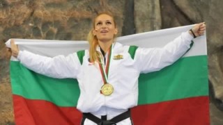 Aлбена Ситнилска стана европейска шампионка по кикбокс