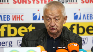 Босът на Локомотив Пловдив Христо Крушарски обяви че към момента няма