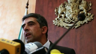 4,4 млн. лв. пести Плевнелиев със съкращения