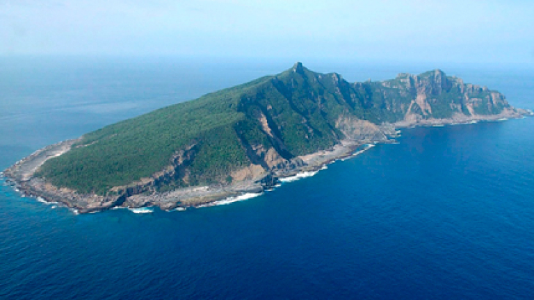 Китай прогони японски кораби от водите около спорните острови в Източнокитайско море