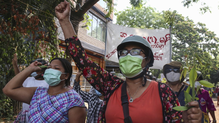 Над 800 убити от началото на протестите срещу преврата в Мианмар