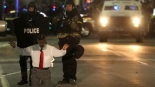 Психично болен взе заложници в предизборния щаб на Хилари Клинтън