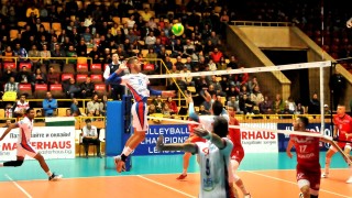 Шампионът на България по волейбол Нефтохимик Бургас загуби домакинския си