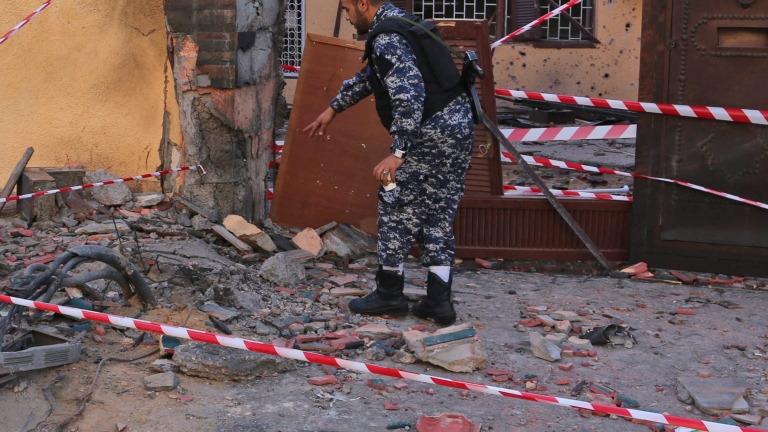 Двама загинали след взривове в Триполи 
