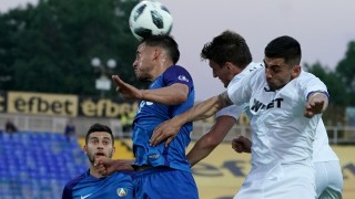 Младият вратар на Ружомберок Иван Крайчирик говори пред медиите в