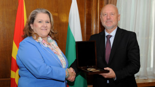 Mинистрите на отбраната на България Тодор Тагарев и на Северна