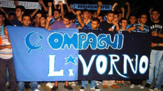 Вижте как 300 турци посрещат фенове на Ливорно в Адана (видео)