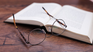 Статистически изглежда че повече инвестиции се правят в недемократични страни