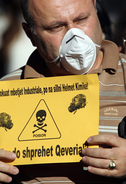 Aлбанци против планове да се унищожат химикали на Сирия в страната им