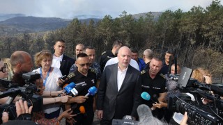 Желязков: Трябват най-малко три години за придобиване на противопожарни самолети