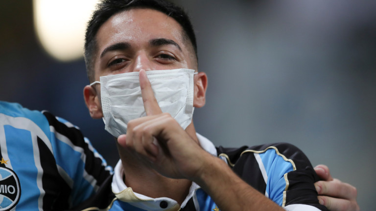 Белгийски вирусолог препоръчва футболистите да играят с маски