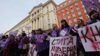 Медици настояват за повече пари под прозорците на властта