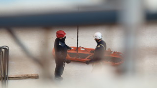 Арматура е затрупала група работници на строителен обект в София