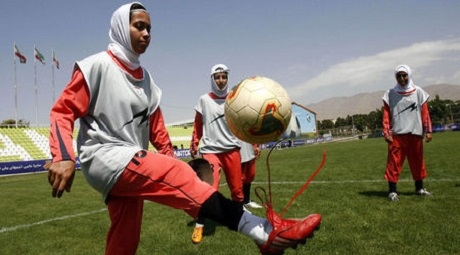 От ФИФА сигурни: Иран не използва мъже в женския национален отбор 