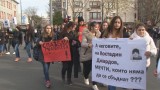 Ученици и учители блокираха кръстовище в Бургас