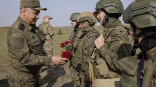 Русия изтласква украинските сили и създава две нови армии