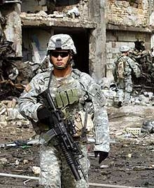 Двама американски войници загинаха при дръзка атака в Ирак