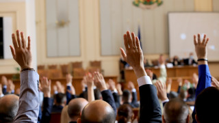 Народното събрание единодушно прие оставката на кабинета