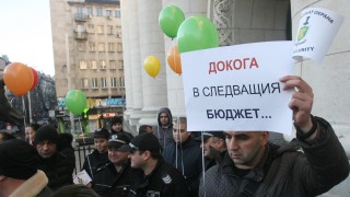 Столичните надзирателите пак на протест заради заплатите