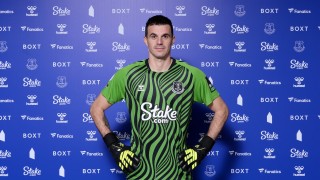 Евертън подписа краткосрочен договор с вратаря Елдин Якупович заради контузиите