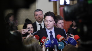 Жалко е че на гърба на закона на гърба на