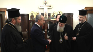 Премиерът Гълъб Донев подари на Негово Светейшество патриарх Неофит диригентската