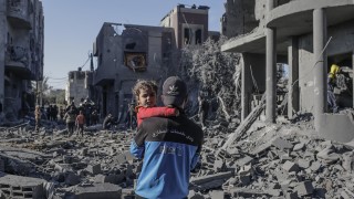 Израел извърши въздушни удари по десетки цели на Хамас в