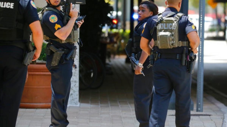Двама убити и един ранен при стрелба във Флорида
