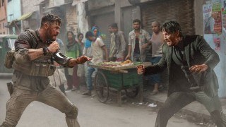 Едва седмица след премиерата на Extraction се очертава филмът да