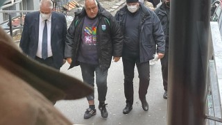 Оперират коляното на Борисов