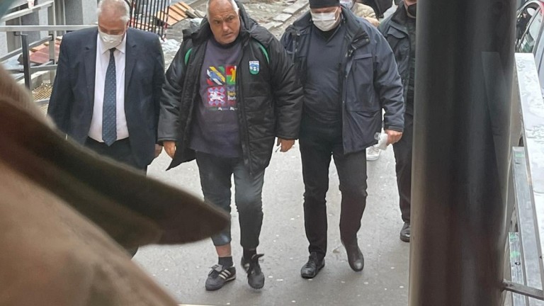 Оперират коляното на Борисов