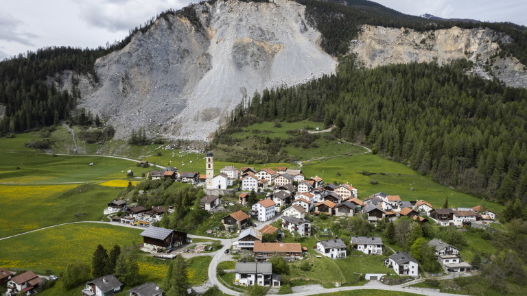 В Швейцария евакуират село, застрашено от огромно свлачище