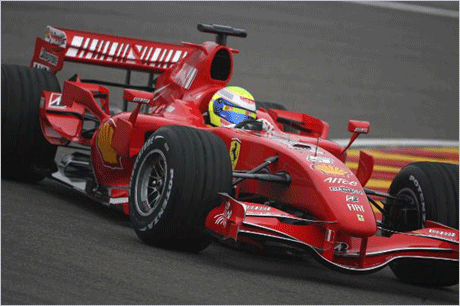 Фелипе Маса потроши новия болид на Ферари