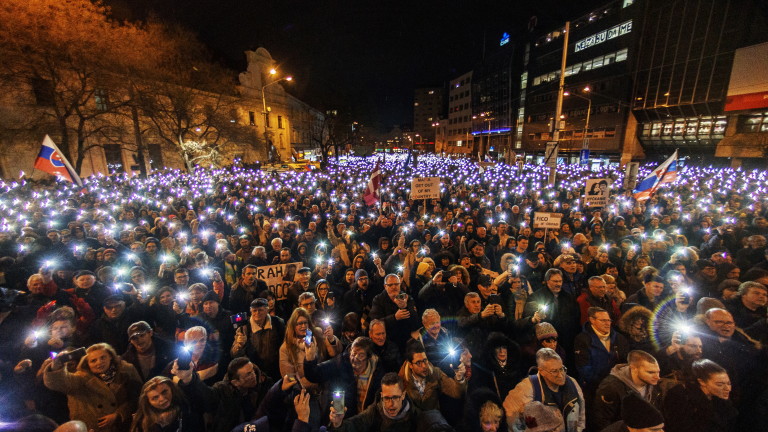 Хиляди словаци протестираха срещу корупцията