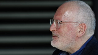 Местни медии и няколко души с неустановена самоличност са сплашвали