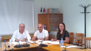 Националната здравноосигурителна каса НЗОК и двата официално представени синдиката Национален